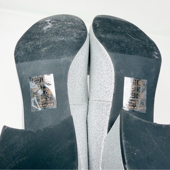 But Another Innocent Tale Silver Glitter Bow Shoes Size 8 Block Heel Pumps NEW - Picture 11 of 12